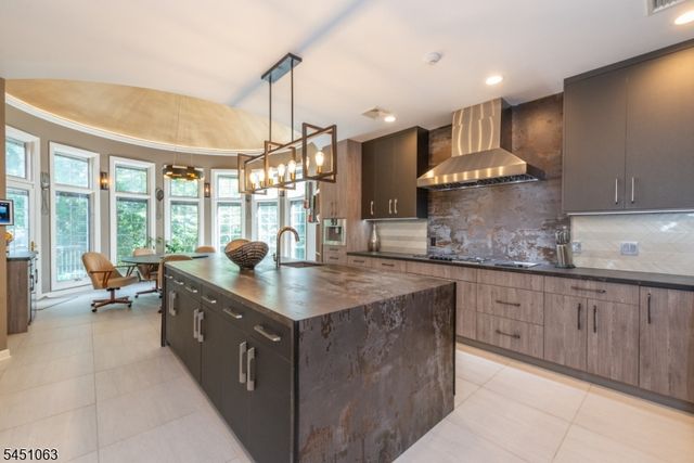 18 Nathan Dr, Montville Twp., NJ 07082