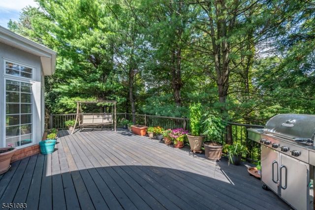18 Nathan Dr, Montville Twp., NJ 07082