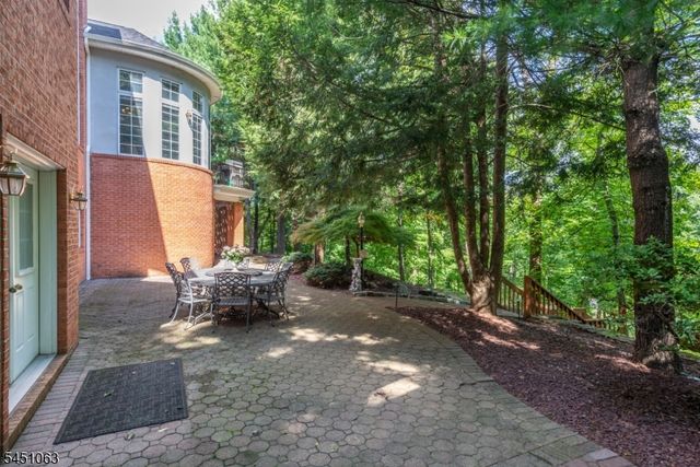 18 Nathan Dr, Montville Twp., NJ 07082