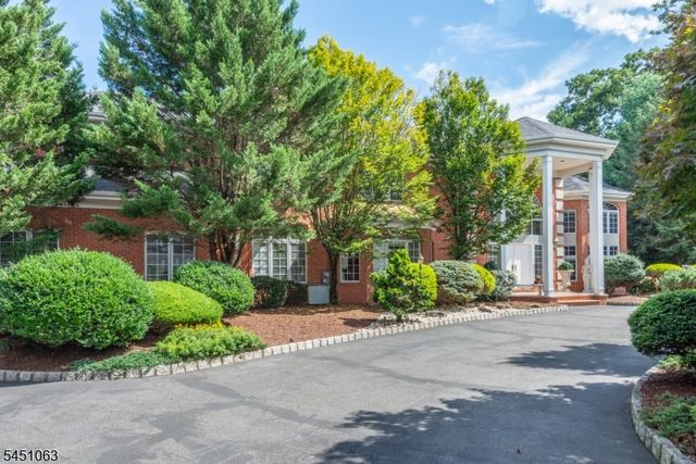 18 Nathan Dr, Montville Twp., NJ 07082
