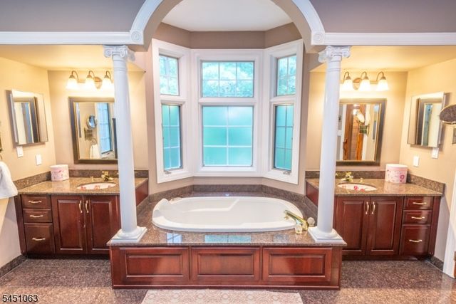 18 Nathan Dr, Montville Twp., NJ 07082