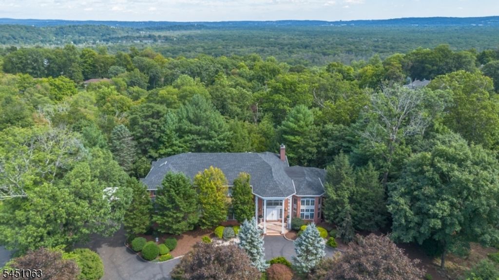18 Nathan Dr, Montville Twp., NJ 07082