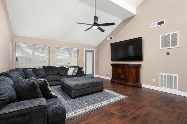 1917 Endeavor Court, Seabrook, TX 77586