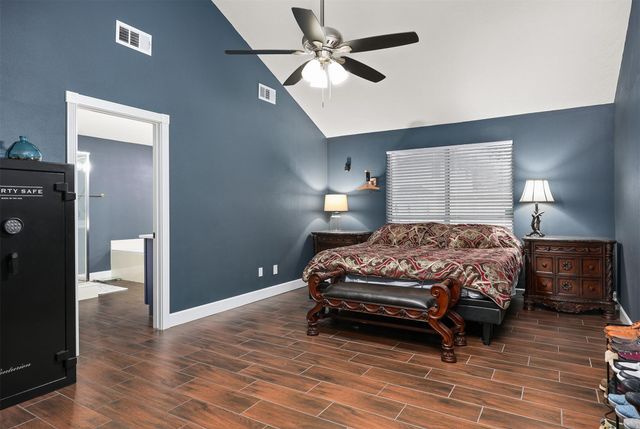 1917 Endeavor Court, Seabrook, TX 77586