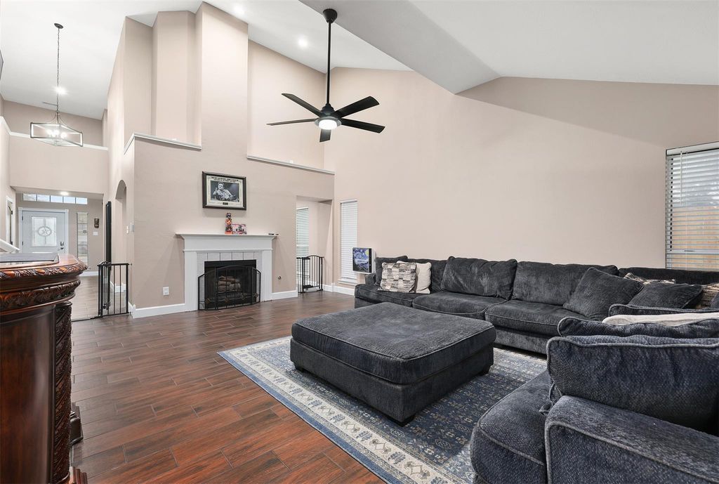 1917 Endeavor Court, Seabrook, TX 77586