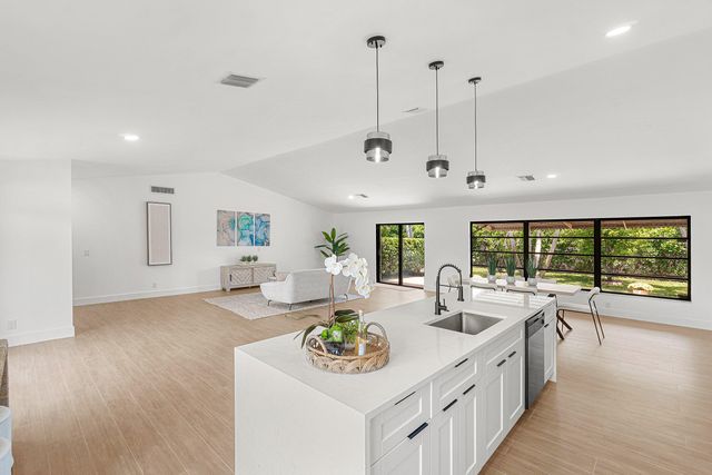 14888 Sunnyview Lane, Delray Beach, FL 33484