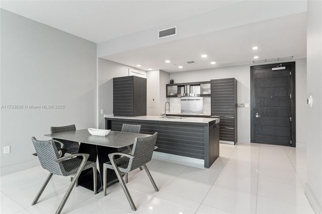 200 Biscayne Boulevard Way 4912, Miami, FL 33131