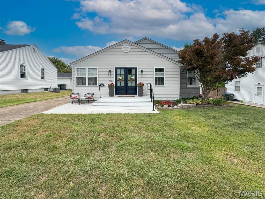 208 W Washington Street, Columbia, IL 62236