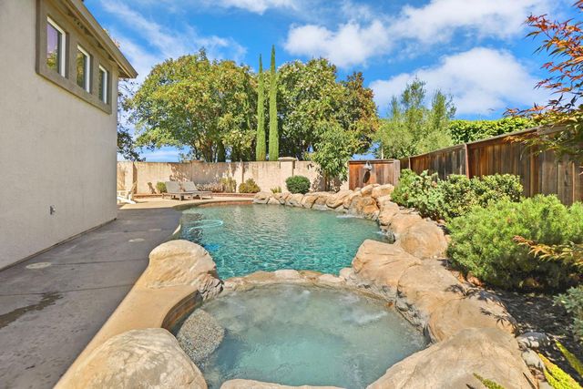 5659 Westchester Cir, Stockton, CA 95219
