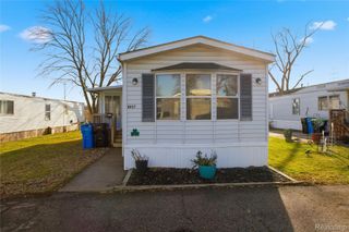 1037 Helen Ct, Madison Heights, MI 48071