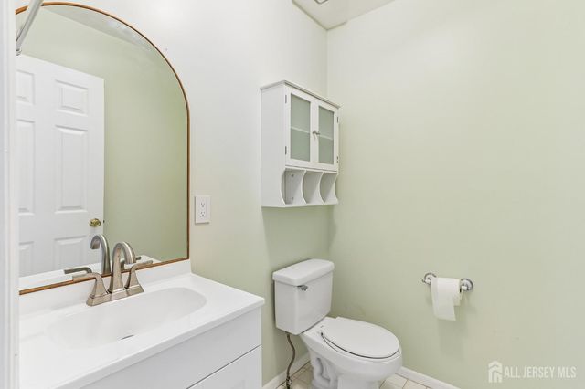 4 Chelsea Drive, Piscataway, NJ 08854