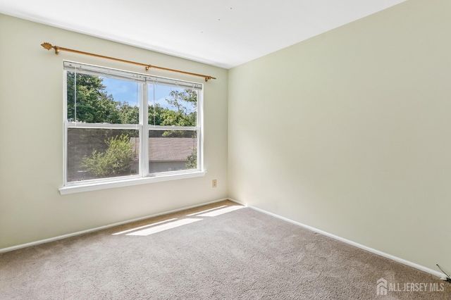 4 Chelsea Drive, Piscataway, NJ 08854