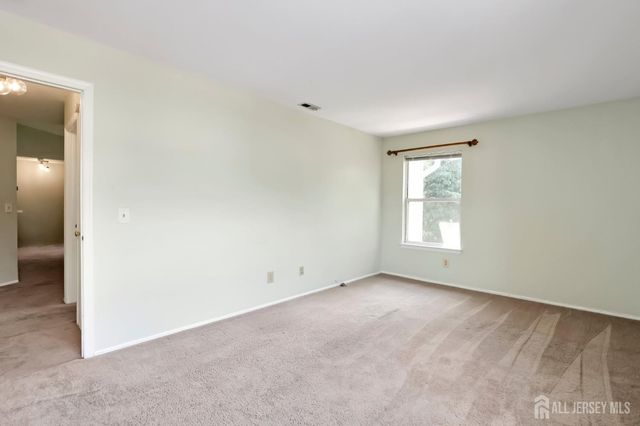 4 Chelsea Drive, Piscataway, NJ 08854