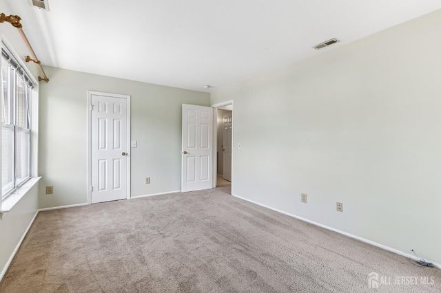 4 Chelsea Drive, Piscataway, NJ 08854