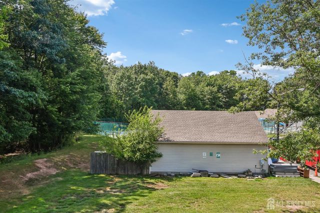 4 Chelsea Drive, Piscataway, NJ 08854