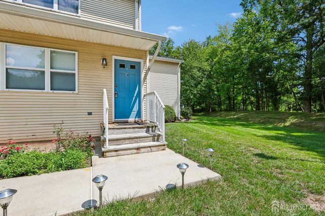 4 Chelsea Drive, Piscataway, NJ 08854