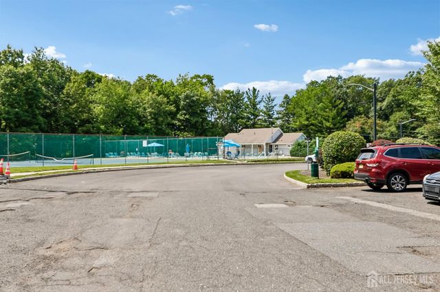 4 Chelsea Drive, Piscataway, NJ 08854
