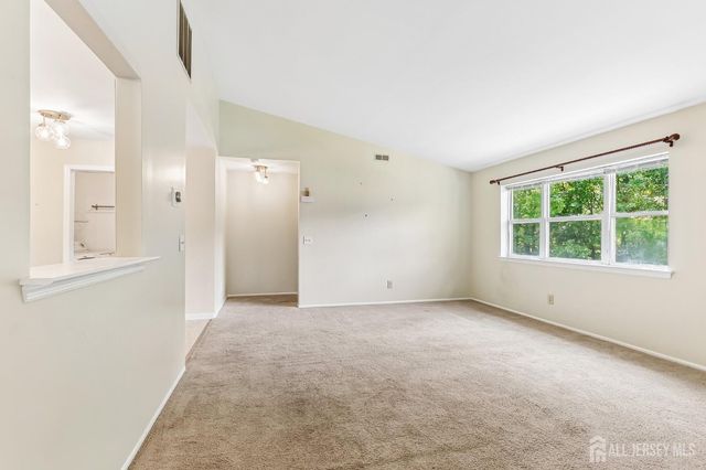 4 Chelsea Drive, Piscataway, NJ 08854