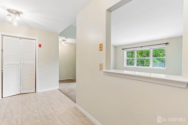 4 Chelsea Drive, Piscataway, NJ 08854
