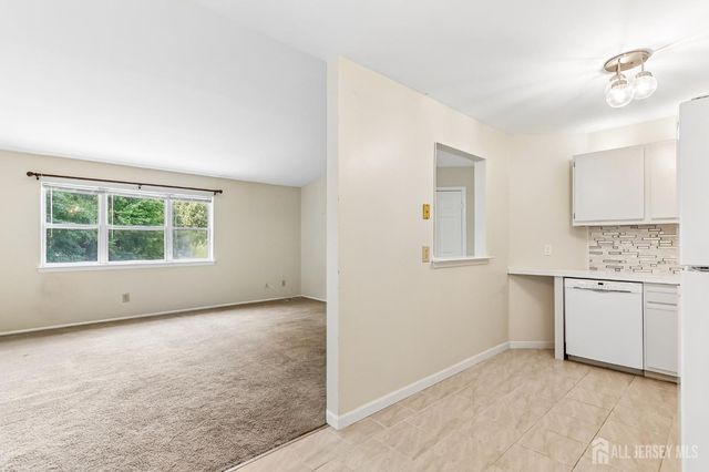 4 Chelsea Drive, Piscataway, NJ 08854