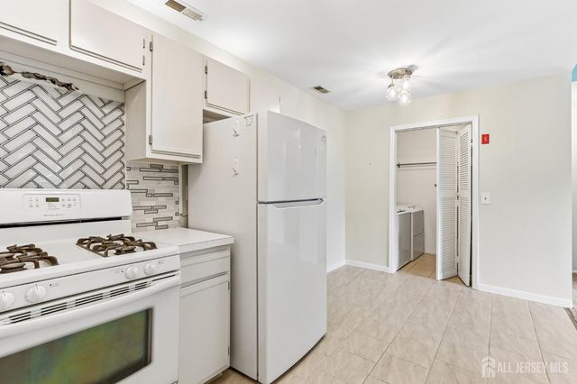 4 Chelsea Drive, Piscataway, NJ 08854