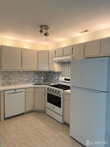 4 Chelsea Drive, Piscataway, NJ 08854