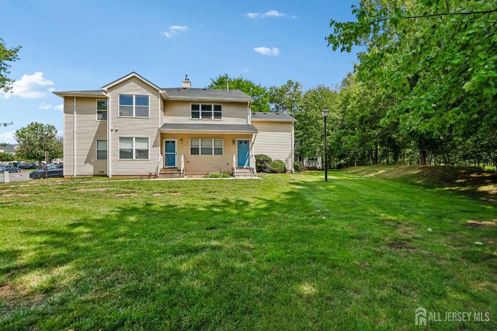4 Chelsea Drive, Piscataway, NJ 08854