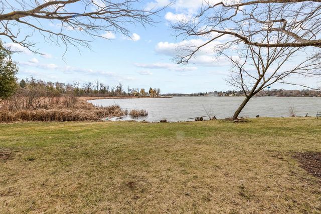 151 E Shore DRIVE, Random Lake, WI 53075