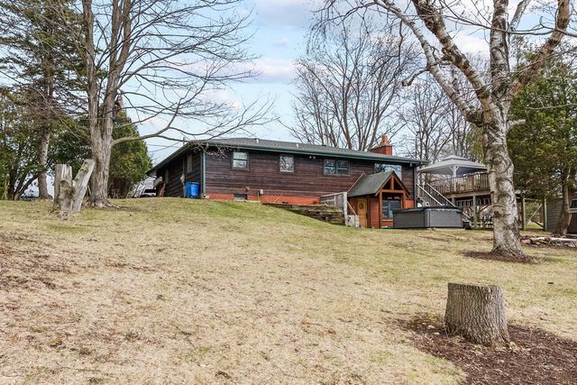 151 E Shore DRIVE, Random Lake, WI 53075