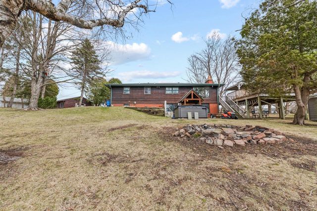 151 E Shore DRIVE, Random Lake, WI 53075