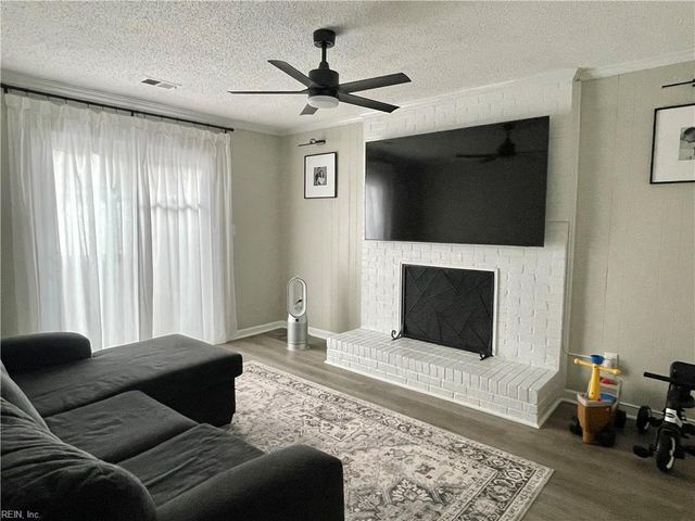 3964 Topaz LN, Virginia Beach, VA 23456