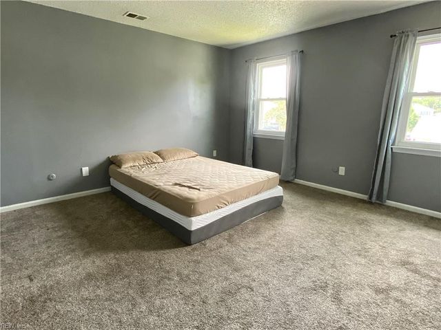 3964 Topaz LN, Virginia Beach, VA 23456