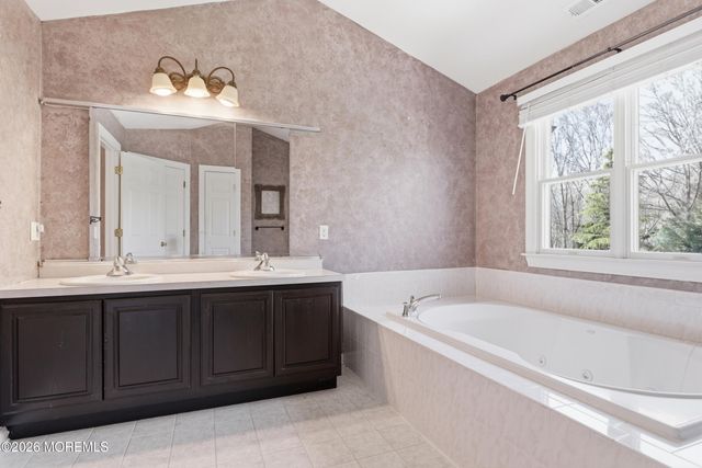 2 Mehar Court, Jackson, NJ 08527