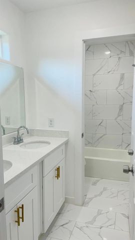 8414 Sandra St A, Houston, TX 77016