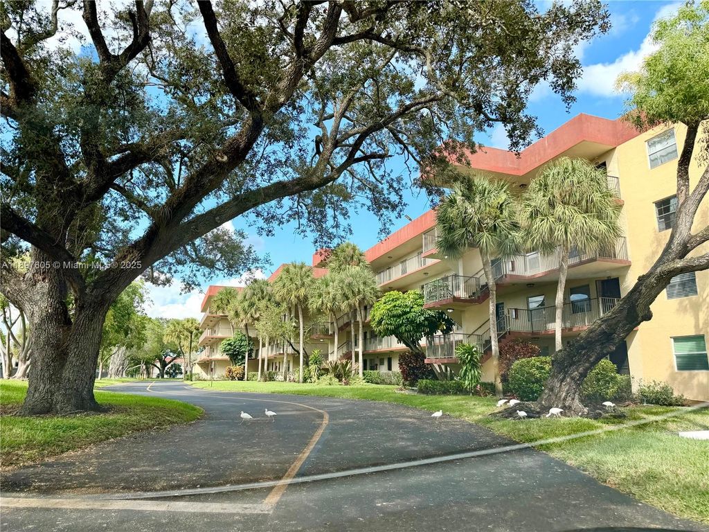 3361 NW 47th Ter 329, Lauderdale Lakes, FL 33319
