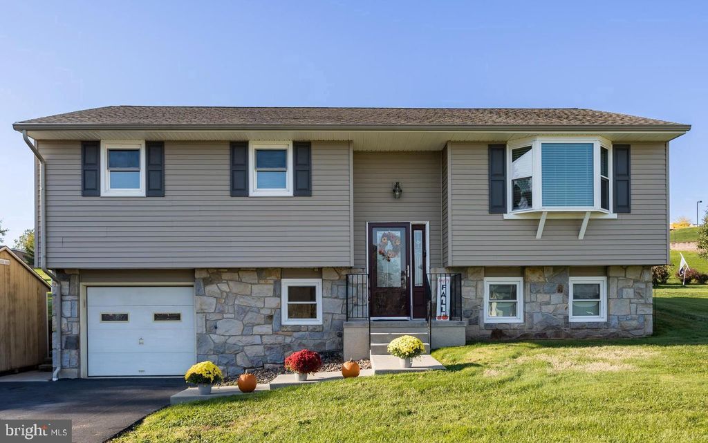 1044 E 4TH ST, Birdsboro, PA 19508