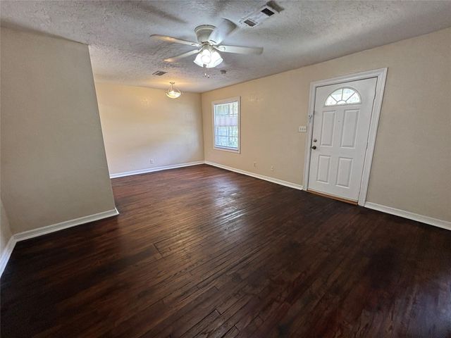 45 17th Avenue N, Texas City, TX 77590