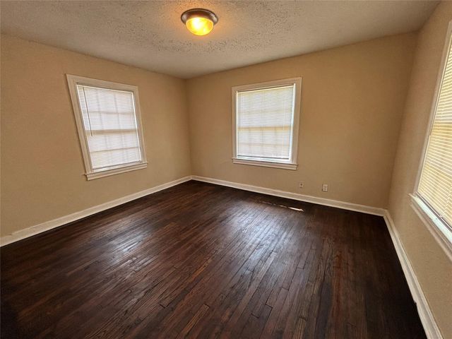 45 17th Avenue N, Texas City, TX 77590