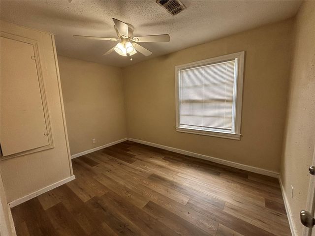 45 17th Avenue N, Texas City, TX 77590