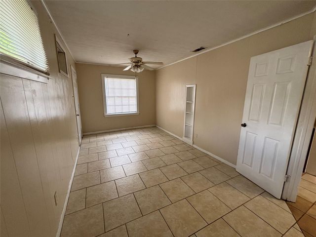 45 17th Avenue N, Texas City, TX 77590