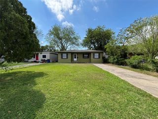45 17th Avenue N, Texas City, TX 77590