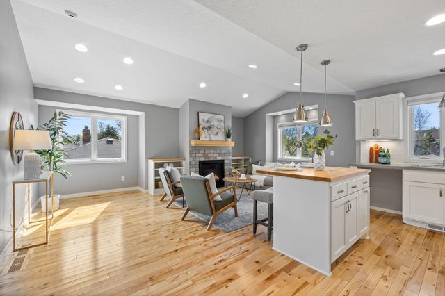 319 Bellwood Avenue, Maplewood, MN 55117