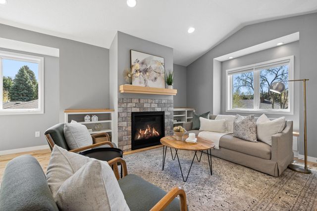 319 Bellwood Avenue, Maplewood, MN 55117