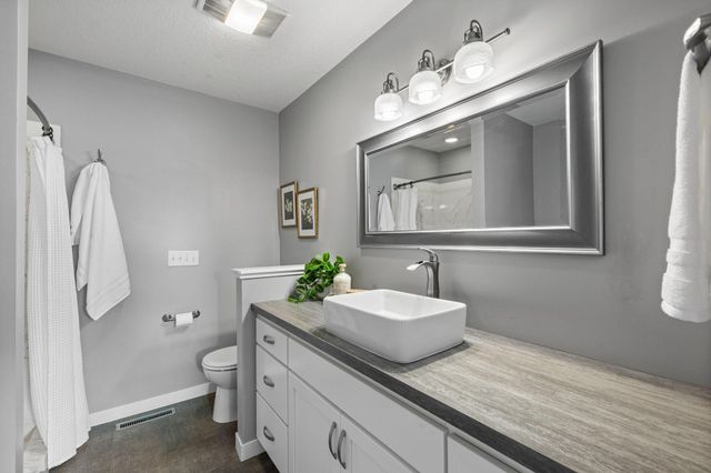 319 Bellwood Avenue, Maplewood, MN 55117