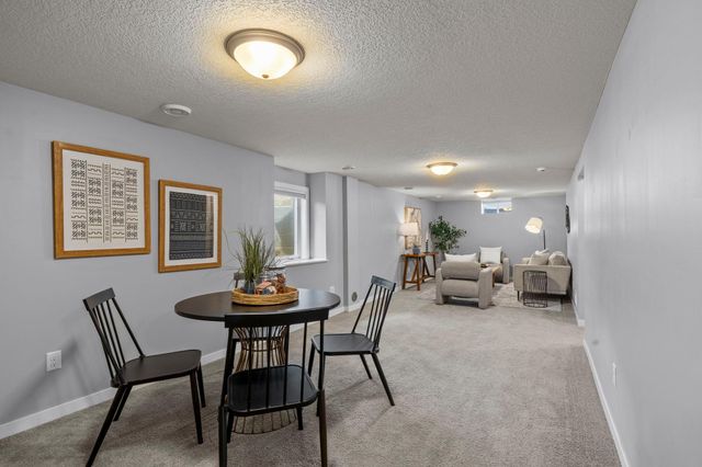 319 Bellwood Avenue, Maplewood, MN 55117