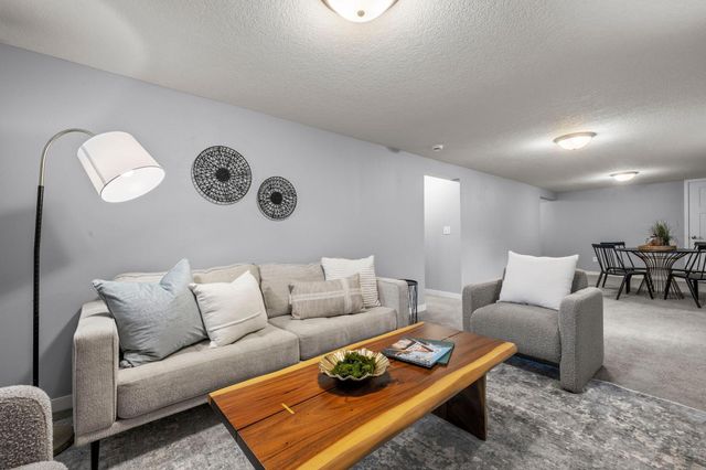 319 Bellwood Avenue, Maplewood, MN 55117