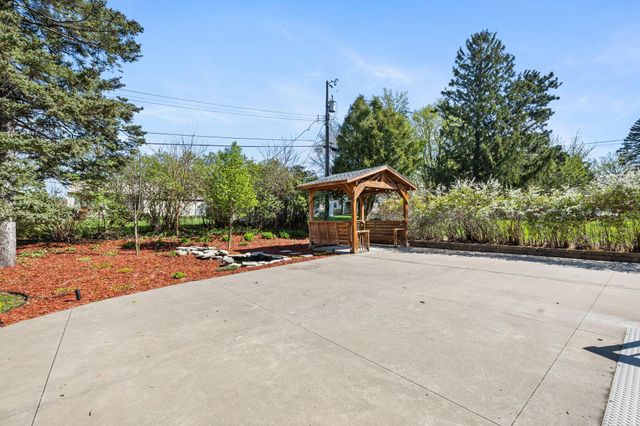 319 Bellwood Avenue, Maplewood, MN 55117