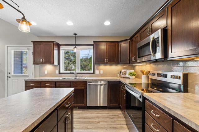 319 Bellwood Avenue, Maplewood, MN 55117