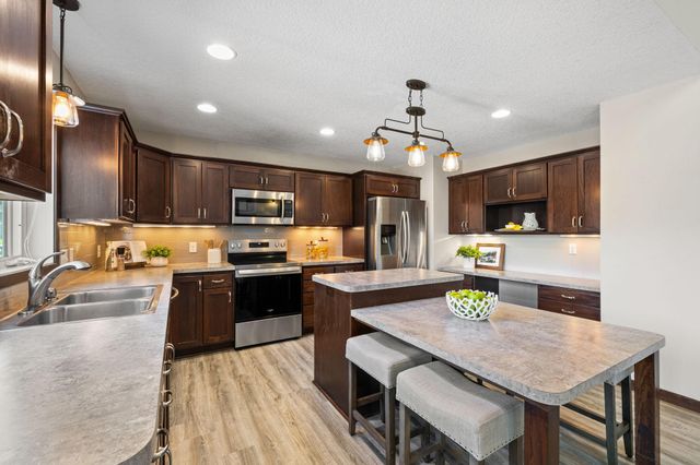 319 Bellwood Avenue, Maplewood, MN 55117