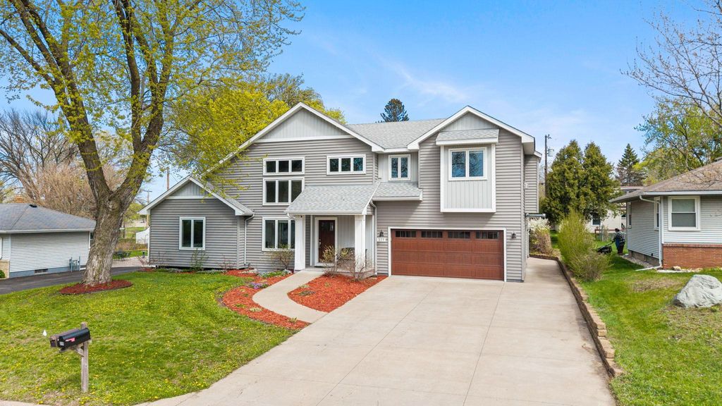 319 Bellwood Avenue, Maplewood, MN 55117